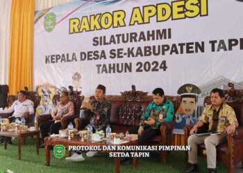 PJ Bupati Tapin M Syarifudin MPd saat memimpin rapat koordinasi bersama kepala desa se-Kabupaten Tapin.