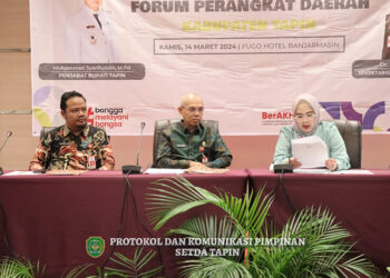 SEKDA Tapin Dr H Sufiansyah MAP saat membuka rapat koordinasi forum perangkat daerah di Meeting Room Fugo Hotel, Kamis (14/3).