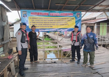 Calon penumpang kapal roro di terminal penumpang di Pelindo Regional 3 Kalimantan.