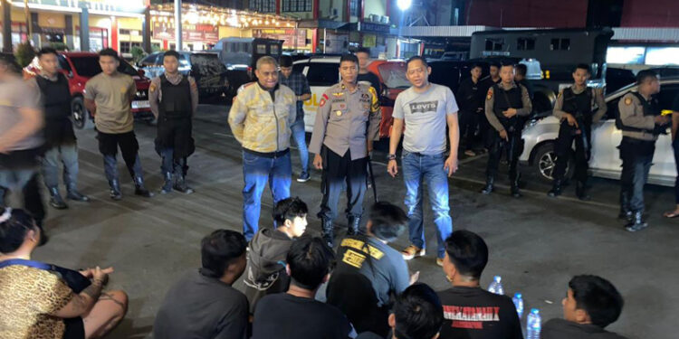 Ratusan polisi dari Polda dan Polresta melakukan Patroli Gabungan Polda Kalsel dan mengamankan sejumlah anak remaja,