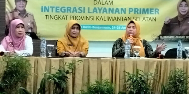 Kepala Dinas Kesehatan Provinsi Kalimantan Selatan, Hj Raudatul Jannah, SKM, MKes atau Acil Odah saat memimpin kegiatan Penguatan Pokjanal Posyandu dalam ILP Tingkat Provinsi Kalsel Tahun 2024 di Banjarmasin.