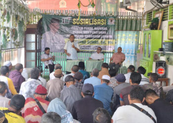 SEKRETARIS Komisi I DPRD Kalsel H Suripno Sumas SH MH saat melaksanakan sosialisasi, Selasa (4/2).