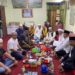 Gubernur Kalimantan Selatan, H Sahbirin Noor bersama rombongan dan Pangdam VI Mulawarman, Mayjen TNI Tri Budi Utomo sahur bersama di Majelis Ta’lim Pimpinan KH Zainal Hakim.