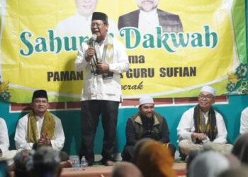 Gubernur Kalimantan Selatan, H Sahbirin Noor saat menyampaikan sambutan pada sahur dan dakwah di Desa Tunggul Irang, Kabupaten Banjar 