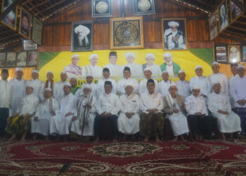 Gubernur Kalsel H Sahbirin Noor Berfoto Bersama Para Ulama