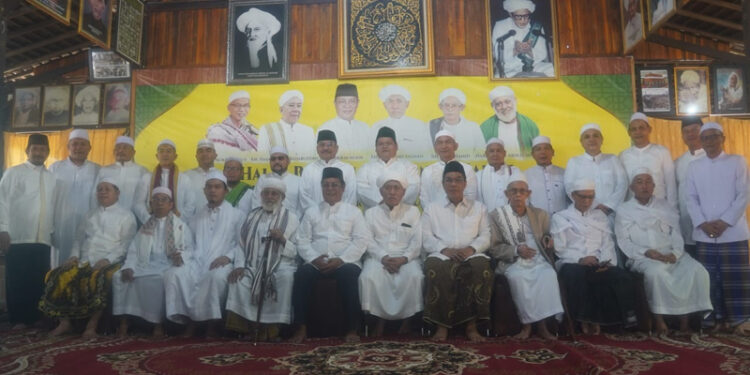 Gubernur Kalsel H Sahbirin Noor Berfoto Bersama Para Ulama