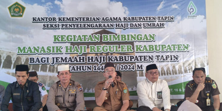 PJ Bupati Tapin M Syarifuddin MPd saat membuka kegiatan bimbingan manasik haji reguler Kabupaten Tapin Tahun 2024, Selasa (16/4).