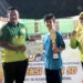 KETUA panitia lomba I Made Alit Saputra saat menyerahkan trophy juara I O2SN putra dari SDN Rantau Kiwa 1.