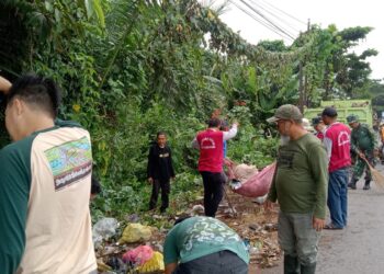 DLH Tapin Laksanakan Jumat Bersih