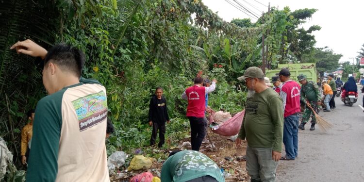 DLH Tapin Laksanakan Jumat Bersih