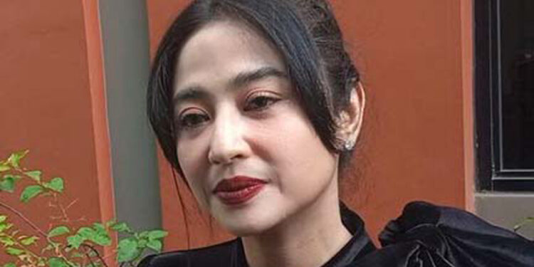 Dewi Perssik 