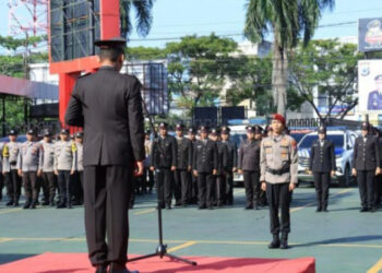 KAPOLRESTA Banjarmasin Kombes Pol Sabana Atmojo Martosumito saat memimpin upacara Harkitnas 2024.
