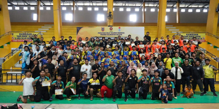 PENGKAB PGSI Kabupaten Tapin berfoto bersama saat kejuaraan provinsi beberapa waktu lalu.