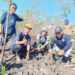 TANAM MANGROVE - Ketua PWM Kalsel Prof Ridhahani bersama Ketua Majelis Lingkungan Hidup PWM Kalsel Fathurrahman saat menanam bibit pohon Mangrove di Desa Tungkaran Naik, Kecamatan Jorong, Kabupaten Tanah Laut akhir pekan lalu.