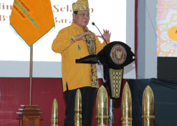 Gubernur Kalimantan Selatan, H Sahbirin Noor saat menyampaikan sambutan pada halal bi halal Kerukunan Bubuhan Banjar (KBB) se-Jawa Barat (Jabar) di Bogor. 