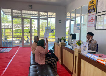 SUASANA SLRT SAPANTUN Dinas Sosial Tapin saat memberikan layanan kepada masyarakat.