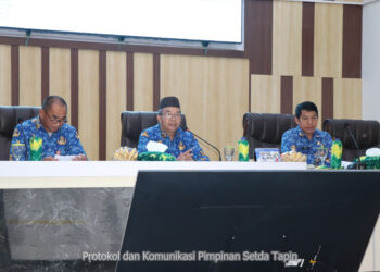 RAPAT KOORDINASI-PJ Bupati Tapin M Syarifuddin MPd saat memimpin rapat koordinasi penyusunan laporan kinerja Triwulan 3 bersama seluruh jajaran.
