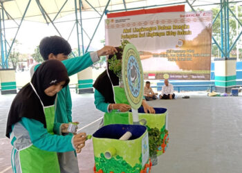 LOMBA kreasi dan inovasi yang di ikuti pelajar SLTP di Tapin dalam rangka memperingati hari lingkungan hidup sedunia yang dilaksanakan DLH Kabupaten Tapin, Rabu (19/6).