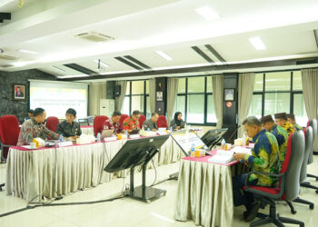 PJ Bupati Tapin saat menyampai laporan evaluasi kinerja triwulan III di depan tim evaluator Kemendagri melalui Inspektorat Jenderal Kementerian Dalam Negeri RI, Kamis (27/6).