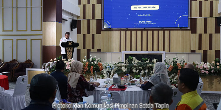 PJ Bupati Tapin M Syarifuddin saat memberikan sambutan pada acara Tax Gathering yang diadakan KPP Pratama Barabai, Rabu (3/7).
