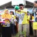 BANJAR - Gubernur Kalimantan Selatan H Sahbirin Noor atau Paman Birin didampingi Ketua TP PKK Provinsi Kalsel Hj Raudatul Jannah atau Acil Odah disambut meriah oleh warga Desa Tajau Landung, Kecamatan Sungai Tabuk, Kabupaten Banjar pada Sabtu (6/7/2024) sore.