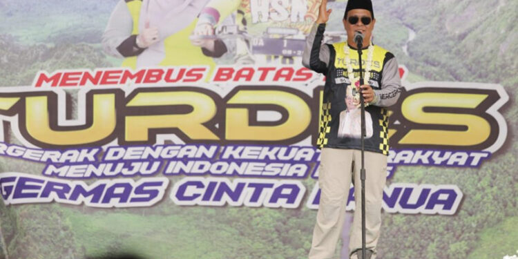 Gubernur Kalimantan Selatan, H Sahbirin Noor saat menyampaikan sambutan disela-sela kegiatan turun ke desa (Turdes) Menembus Batas ke-10 