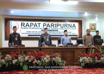 PJ Bupati Tapin M Syarifuddin MPd saat menghadiri rapat paripurna, Senin (29/7).