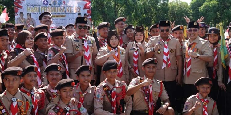 Acil Odah Pimpin Apel Peringatan Hari Pramuka di HSS