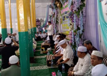 PJ Bupati Tapin M Syarifuddin MPd saat memberikan sambutan pada kegiatan prosesi baayun maulid (baayun anak) menyambut kelahiran nabi Muhammad SAW di Masjid Keramat Al Mukaromah desa Banua Halat, kecamatan Tapin Utara.