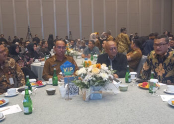 Tuan Guru Haji (TGH) Khairul Azmi saat menyampaikan tausiyah pada gema Maulid malam ke-7 dari rencana 40 malam kegiatan keagamaan tersebut di Mahligai Pancasila Banjarmasin