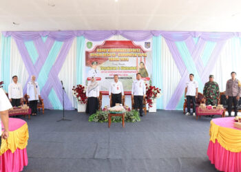 PJ Bupati Tapin M Syarifuddin saat menghadiri rakor APDESI Kabupaten Tapin bersama para kepala desa, Rabu (11/9).