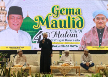 Tuan Guru Al Ustadz H Muhammad Yanor atau Guru Yanor saat menyampaikan tausyiah pada Gema Maulid 40 malam yang diisiasi Gubernur Kalsel, H Sahbirin Noor atau Paman Birin.