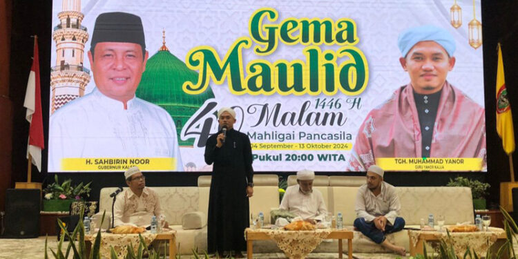 Tuan Guru Al Ustadz H Muhammad Yanor atau Guru Yanor saat menyampaikan tausyiah pada Gema Maulid 40 malam yang diisiasi Gubernur Kalsel, H Sahbirin Noor atau Paman Birin.