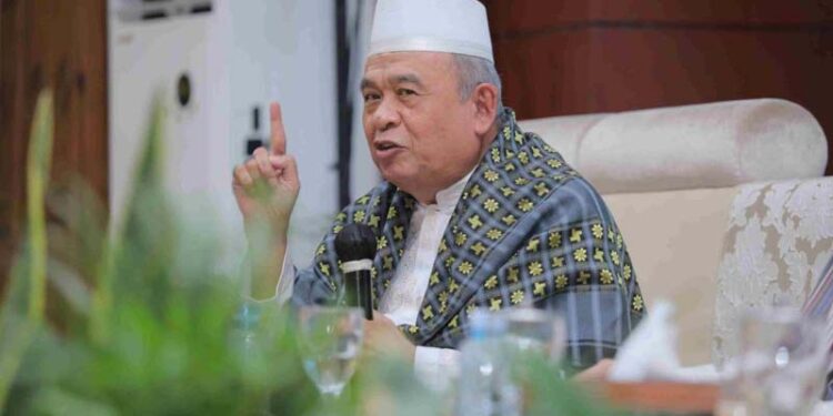 Prof Dr H A Hafiz Anshari AZ, MA saat menyampaikan tausiyah pada Gema Maulid 40 malam yang diinisiasi Gubernur Kalsel, H Sahbirin Noor atau Paman Birin pada malam ke-32 di Mahligai Pancasila Banjarmasin