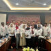 FOTO BERSAMA - Anggota Peradin Kalsel berfoto bersama usai sukses menggelar Konferwil I yang dilaksanakan di Ruang Hydra Hotel Nasa Banjarmasin, Sabtu (12/10). Pada Konferwil tersebut, Akhmad Rohidi kembali terpilih memimpin Peradin Kalsel periode 2024-2029.