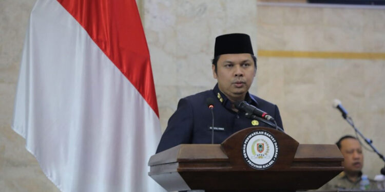 Sekdaprov Kalimantan Selatan, Roy Rizali Anwar saat menyampaikan sambutan tertulis Gubernur Kalsel pada jawaban atas pandangan fraksi-fraksi DPRD Kalsel terhadap Raperda tentang APBD Kalsel tahun 2025