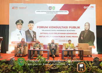 PJ Bupati Tapin M Syarifuddin dan Sekretaris Daerah H Sufiansyah bersama jajaran saat menghadiri FKP di Galaxy Hotel Banjarmasin, Jumat (1/11).