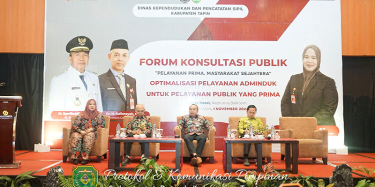 PJ Bupati Tapin M Syarifuddin dan Sekretaris Daerah H Sufiansyah bersama jajaran saat menghadiri FKP di Galaxy Hotel Banjarmasin, Jumat (1/11).