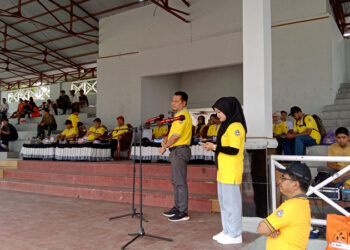 KETUA Asosiasi PSSI Kabupaten Tapin Drs Rahmadi saat membuka Turnamen Sepakbola BRE Cup 2024.