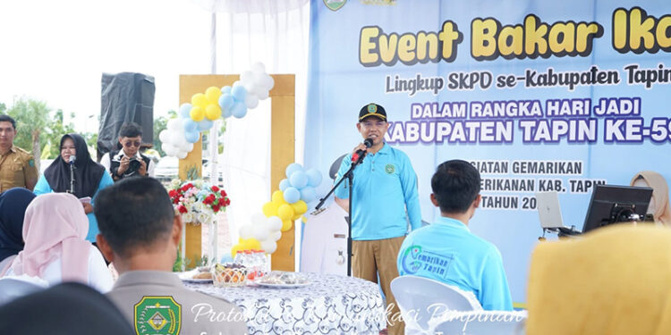 SEKDA Tapin Dr H Sufiansyah saat membuka Event Bakar Ikan yang dilaksanakan dinas perikanan dalam rangka memeriahkan peringatan Harjad ke-59 Kabupaten Tapin.