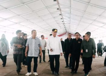 Gubernur Kalimantan Selatan, H Muhidin ketika meninjau persiapan pelaksanaan puncak peringatan Hari Pers Nasional (HPN) tahun 2025 di Banjarbaru.
