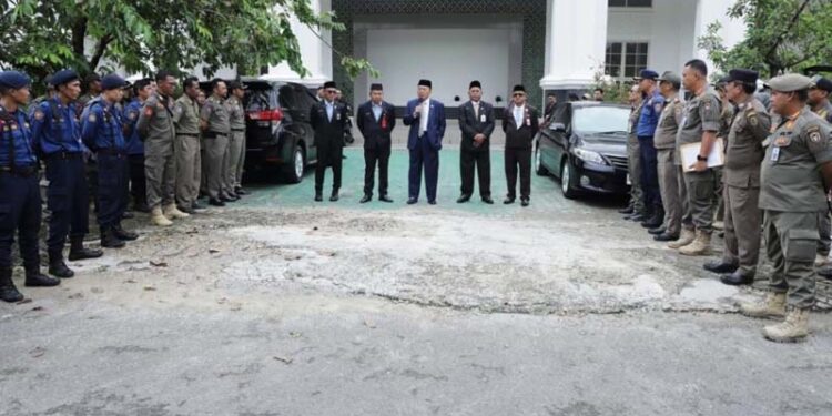 Gubernur Semangati Anggota Satpol PP dan Damkar