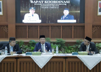 Gubernur Kalimantan Selatan, H Muhidin (tengah) ketika memimpin rapat koordinasi (Rakor) bersama pejabat di lingkungan Pemprov Kalsel di Banjarbaru