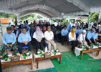 Plt Asisten Bidang Perekonomian dan Pembangunan Setdaprov Kalsel, H Isharwanto saat menghadiri peringatan Hari Peduli Sampah Nasional (HPSN) Tahun 2025 di Desa Indrasari, Kecamatan Martapura, Kabupaten Banjar