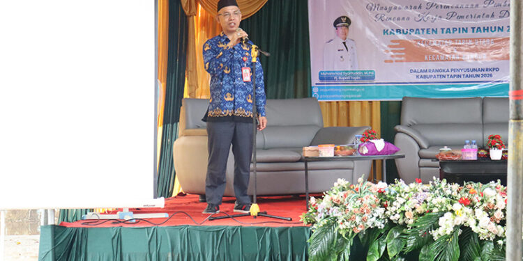 PLH Bupati Tapin H Sufiansyah saat membuka Musrenbang RKPD Kecamatan Tapin Utara dan Bungur.