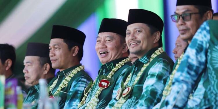 Gubernur Kalimantan Selatan, H Muhidin bersama Wakil Gubernur, H Hasnuryadi Sulaiman dan Pj Sekdaprov Kalsel, Muhammad Syarifuddin beri contoh kebersamaan hadir menghadiri acara