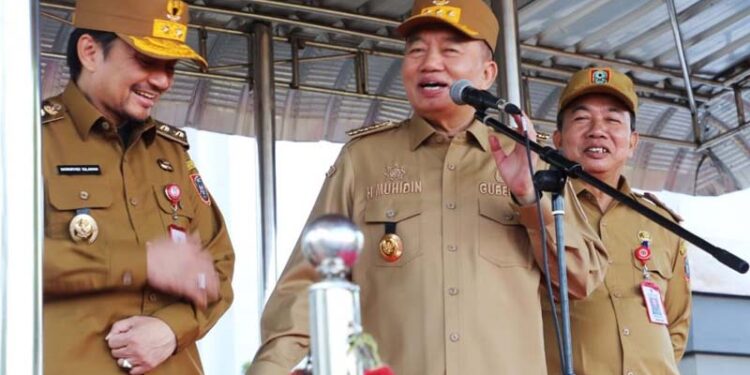 Gubernur Kalimantan Selatan, H Muhidin saat menyampaikan arahan dihadapan pejabat dan ASN di lingkungan Pemprov Kalsel didampingi Wakil Gubernur, Hasnuryadi Sulaiman dan Pj Sekdaprov Kalsel, Muhammad Syarifuddin