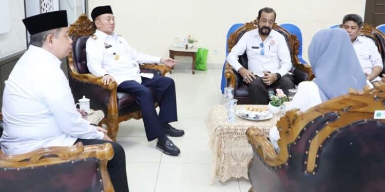 Gubernur Kalimantan Selatan, H Muhidin ketika menerima audensi Ketua dan komisioner Komisi Penyiaran Indonesia Daerah (KPID) Provinsi Kalimantan Selatan