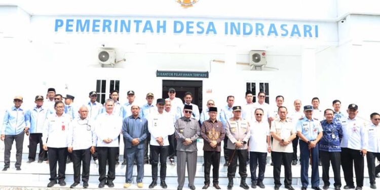 Gubernur Dampingi Mendes Tinjau Pembentukan Koperasi di Indrasari