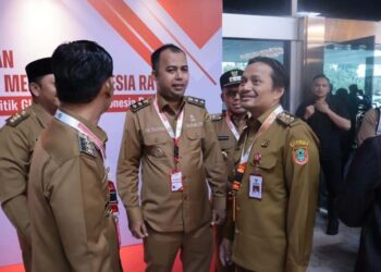 Wakil Gubernur (Wagub) Kalimantan Selatan, Hasnuryadi Sulaiman tampak berbincang disela menghadiri sarasehan nasional “Memperkokoh Ideologi Pancasila Menghadapi Tantangan Geopolitik Global Menuju Indonesia Raya” di Gedung MPR RI Jakarta